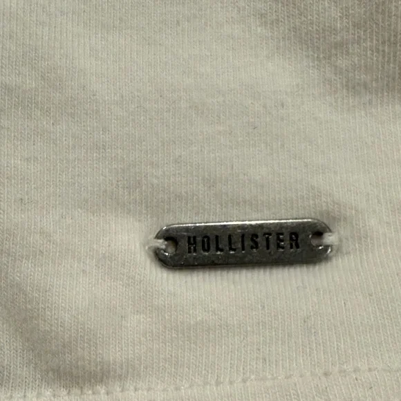 Hollister Cream Top with Silver Accent - Picture 2 of 7